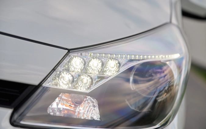 Toyota Yaris cena 41900 przebieg: 83985, rok produkcji 2012 z Ostróda małe 781